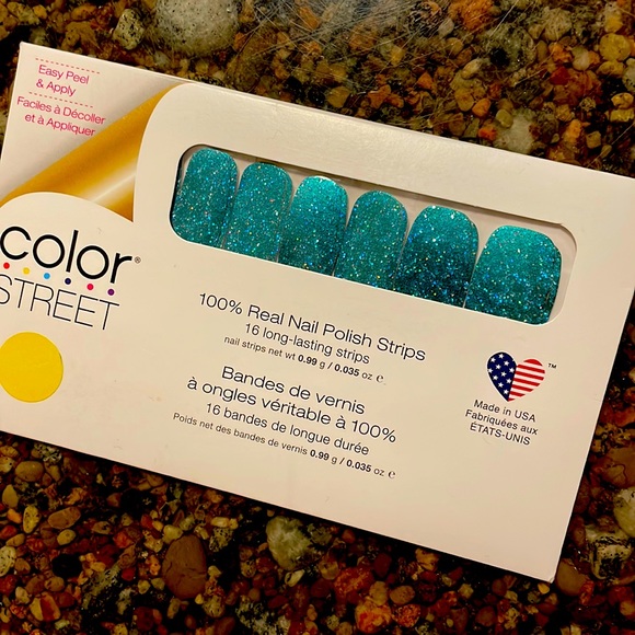 ⭐️HOST PICK ⭐️Color Street 100% dry Nail polish strips💅 - Picture 2 of 8